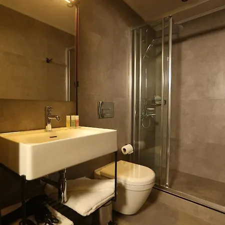 Moja Hotel
